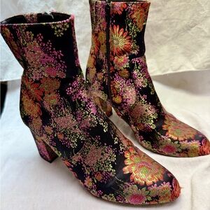 Steve Madden Elissa Floral Embroidered Ankle Boots - black/pink size 9.5M
